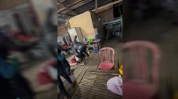 Viral Penjaga Kios Buah Dikeroyok 2 Emak-Emak di Gowa, Ditendang hingga Tersungkur<