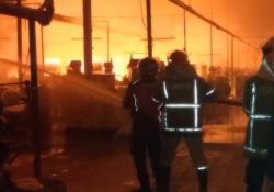 Pabrik Tekstil di Tegal Terbakar Hebat, Belasan Mobil Damkar Dikerahkan<