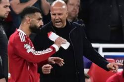 Arne Slot Pertimbangkan Jual Mohamed Salah usai Liverpool Dipermalukan MU