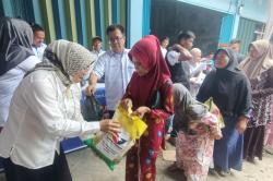 Syukuran HUT ke-11, DPD Perindo Muara Enim Bagikan Ratusan Paket Sembako ke Warga <