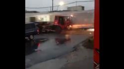 Detik-Detik Mengerikan Truk Trailer Ditabrak KA Harina di Semarang, Warga Histeris<