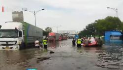 Jalur Pantura Semarang Masih Lumpuh Imbas Banjir Rob, Kendaraan Mengular 17 Km