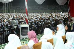 Hari Santri Nasional, Khofifah dan Gus Iqdam Ajak Masyarakat Syukuri 80 Tahun Jawa Timur<