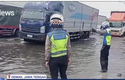 Kisah Pilu Sopir Truk Terjebak Banjir di Pantura Semarang, Uang Makan Habis<