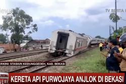 KA Purwojaya Gambir-Kroya Anjlok di Bekasi, 2 Gerbong Belakang<