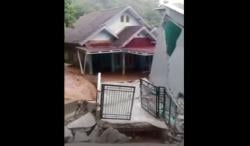 Banjir Bandang Terjang Sukabumi, Ratusan Rumah Terendam hingga Jembatan Putus<