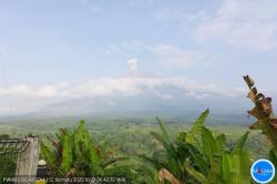 Gunung Semeru Erupsi 2 Kali Pagi Ini, Kolom Abu Capai 700 Meter di Atas Puncak