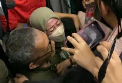 Tangis Ibu Delpedro di Sidang Praperadilan: Anakku Gak Bersalah!