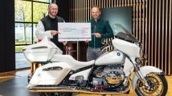 Motor BMW Serba Putih Bekas Paus Leo XIV Terjual Rp2,2 Miliar, Lelang Disumbangkan untuk Amal