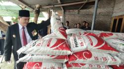 Serahkan Bantuan Pupuk Gratis, Wali Kota Madiun dan Petani Berterima Kasih ke Presiden Prabowo<