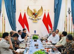 Prabowo Pimpin Ratas di Istana, Bahas Perkembangan Ekonomi hingga Evaluasi Program Pemerintah 