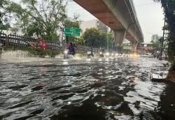 Diguyur Hujan Deras, Sejumlah Jalan di Jakarta Tergenang