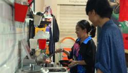 Masaknya Sambil Gombalin Mas-Mas Skena, Azia Emang Ga Ada Obat