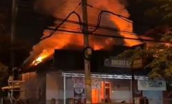 Gerai Ayam Goreng di Salatiga Terbakar, Pengunjung dan Karyawan Panik Berhamburan<