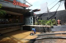 Penyedotan Air yang Membanjiri Basement Gedung di Kemang