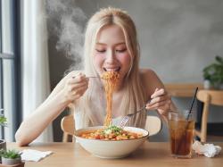 Rose Diprediksi Makan Seblak di Konser BLACKPINK Jakarta 2025 Hari Kedua, Setuju?