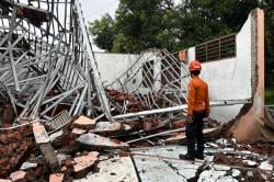 Atap SMKN 1 Gunung Putri Ambruk Diterjang Hujan-Angin Kencang, Sejumlah Siswa Terluka