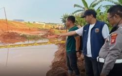 Pilu 3 Pelajar SD Tewas Tenggelam di Kubangan Galian Proyek Tol Japek 2 Bekasi<