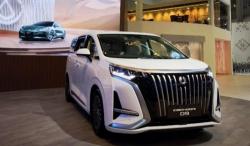 Mobil Listrik Denza D9 Jadi Taksi Online Grab