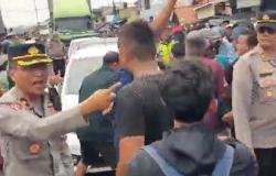 Banjir Rob Tak Kunjung Diatasi, Warga Eretan Indramayu Blokade Jalur Pantura<