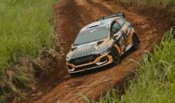 Lintasan Licin Diguyur Hujan, Mobil Dewa United Dominasi di Kejurnas Sprint Rally 2025