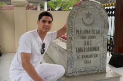Viral Al Ghazali Ziarah ke Makam Pahlawan HOS Tjokroaminoto, Ini Fotonya!