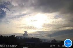 Gunung Ibu di Maluku Utara Erupsi, Tinggi Kolom Abu 500 Meter dari Puncak<