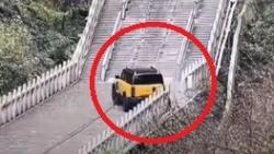 Aksi Mobil Chery di Gunung Tianmen Gagal Sebabkan Pagar Rusak, Perusahaan Minta Maaf