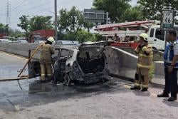 Mobil Jazz Terbakar di Tol JORR, Pengemudi Lari dari TKP