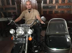 Viral Ahmad Dhani Jajal Motor Legendaris Soeharto, Pelat Nomor Mati Jadi Sorotan!