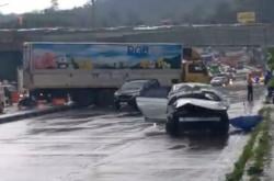 Kronologi Truk Tronton Tabrak 4 Mobil di Exit Tol Bawen, Lalin Macet Parah<