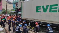 Kereta Api Anjlok di Surabaya, Berangkat dari Stasiun Kalimas Menuju Tanjung Priok<