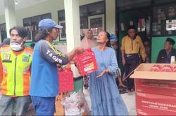 Erupsi Gunung Semeru, 1.350 Porsi Makanan Dibagikan untuk Pengungsi Setiap Hari<