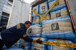 Penampakan Pakaian Bekas Impor Ilegal Senilai Rp4 Miliar