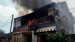 Kebakaran Home Industry Sepatu di Mojokerto, Karyawan Panik Selamatkan Barang