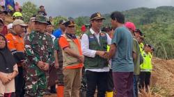 Suasana Haru Meliputi Apel Penutupan Operasi Pencarian Korban Longsor Cilacap<