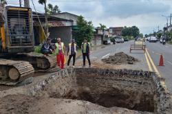 Viral Lubang Besar di Jalan Ponorogo-Madiun, Bekas Gorong-Gorong Peninggalan Belanda<