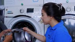 Dikira Santai, Azia Malah Kena Tegur Waktu Nyetrika!