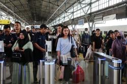 KAI Pasang 84.525 Meter Rel Baru Jelang Angkutan Nataru Demi Tingkatkan Keselamatan