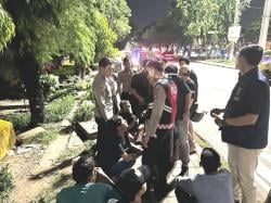 Viral, Sopir dan Kenek Mobil Boks Dikeroyok Preman di Grogol Petamburan