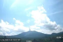 Gunung Ibu Meletus Hari Ini, Muntahkan Kolom Abu Setinggi 400 Meter dari Puncak