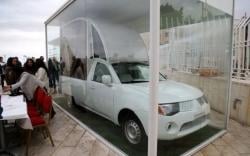 Mobil Mendiang Paus Fransiskus Disulap Jadi Klinik untuk Bantu Anak-Anak Gaza