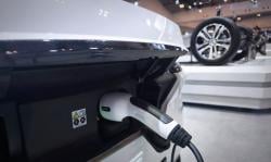 Menko Airlangga Sebut Tak Ada Insentif Otomotif Tahun Depan, Harga Mobil Listrik Bisa Meroket