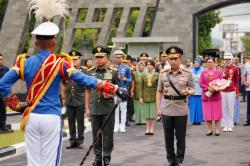 Kapolri Pimpin Wisuda Prajurit Taruna, Tekankan Sinergi TNI-Polri untuk Indonesia Emas 2045<