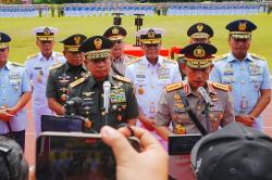 Kapolri Kirim Personel ke Lokasi Banjir Sumatera, Bantu Evakuasi Korban
