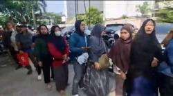 Antrean BLT Rp900.000 di Daan Mogot Jakbar Mengular Bikin Lalin Macet!