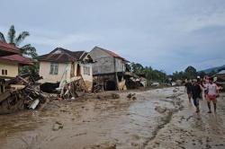 Bupati Agam Sebut 300 Orang Hanyut dan Tertimbun saat Banjir-Longsor di Salareh Aia