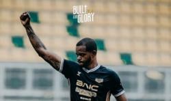 Hasil Super League: Dewa United Hancurkan Persita! Gol Penalti Alex Martins Kunci Kemenangan