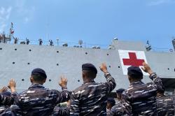 Bantu Korban Bencana, TNI AL Kerahkan 5 KRI ke Sumatera