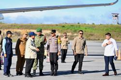 Presiden Prabowo Tinjau Korban Banjir di Tapteng, Pastikan Penanganan Cepat!